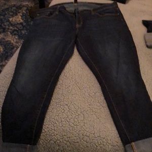 Gap Dark Wash Capris